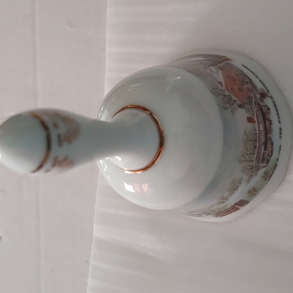 43 year old Vintage Currier&Ives Winter Scenes 1978 Dinner Bell 5 3/8 in.Hx3 W - Picture 2 of 10